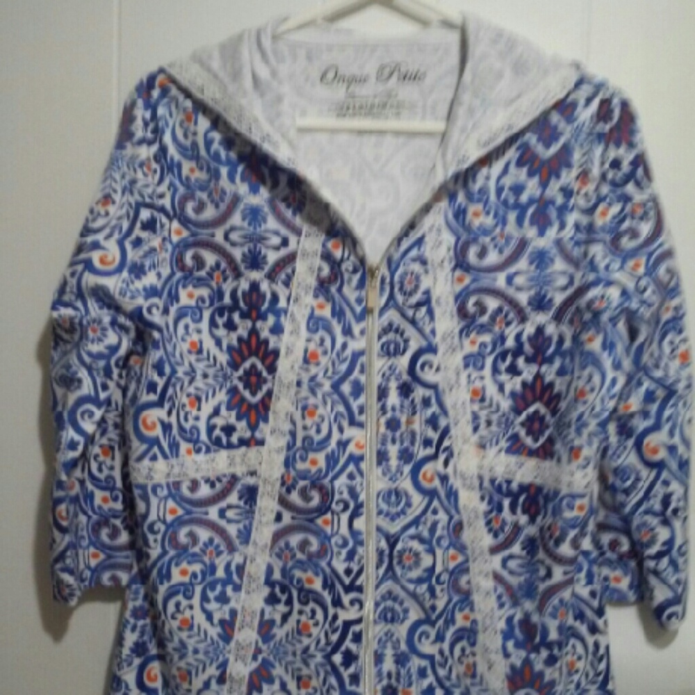 LIGHTWEIGHT HOODIE